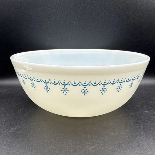 Vintage 1970s Pyrex Snowflake Garland Blue/White Mixing Bowl #404- 4 Quart
