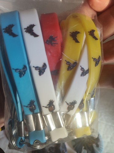 Bomboniere Batman Compleanno Articoli Novità Bracciali Portachiavi Adesivi Bottoni - Foto 5 di 13