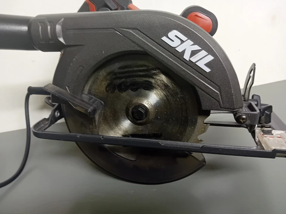 Skil SW1U581003 Circular Saw 230v-240v 1250w - Image 2 of 4