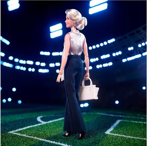 MUÑECA BARBIE Signature TED LASSO Rebecca Welton HJW93 Mattel - Imagen 6 de 10