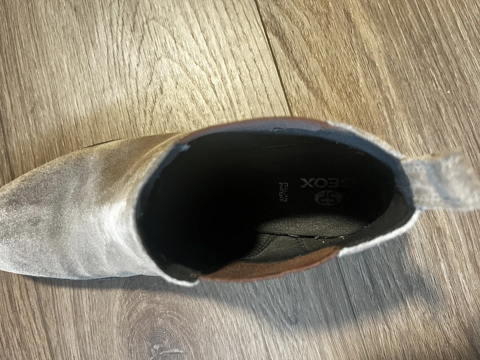 Bota Feminina Geox Slip On Baixa Couro Tamanho 9.5 - Imagem 3 de 4