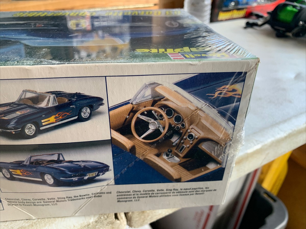 Kit De Modélisme Revell SnapTite Corvette 1963 Décapotable - Échelle 1/25 - Neuf Scellé (boîte Légèrement Pliée)