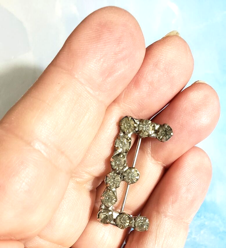 1940s "E" Initial Pin Rhinestones Pot Metal Brooch, Vintage so-49 - Picture 3 of 5