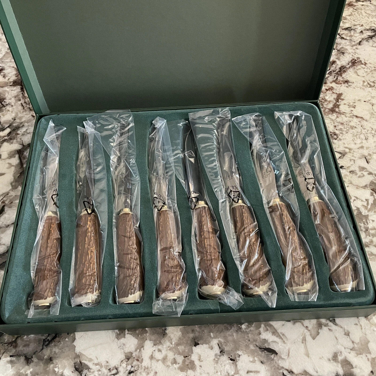 Big Sky Carvers Steak Knives Stag Faux Antler Set of 8 Stainless Steel Serrated
Opens in a new windo