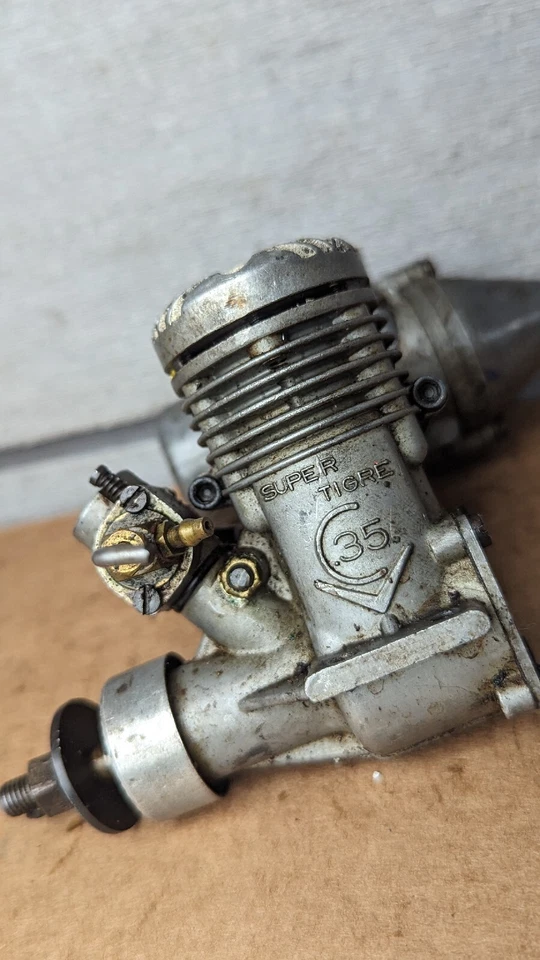 Vintage SUPER TIGRE .35 FOR PARTS OR DISPLAY VINTAGE RC CAR AIRPLANE ENGINE - Image 2 of 4