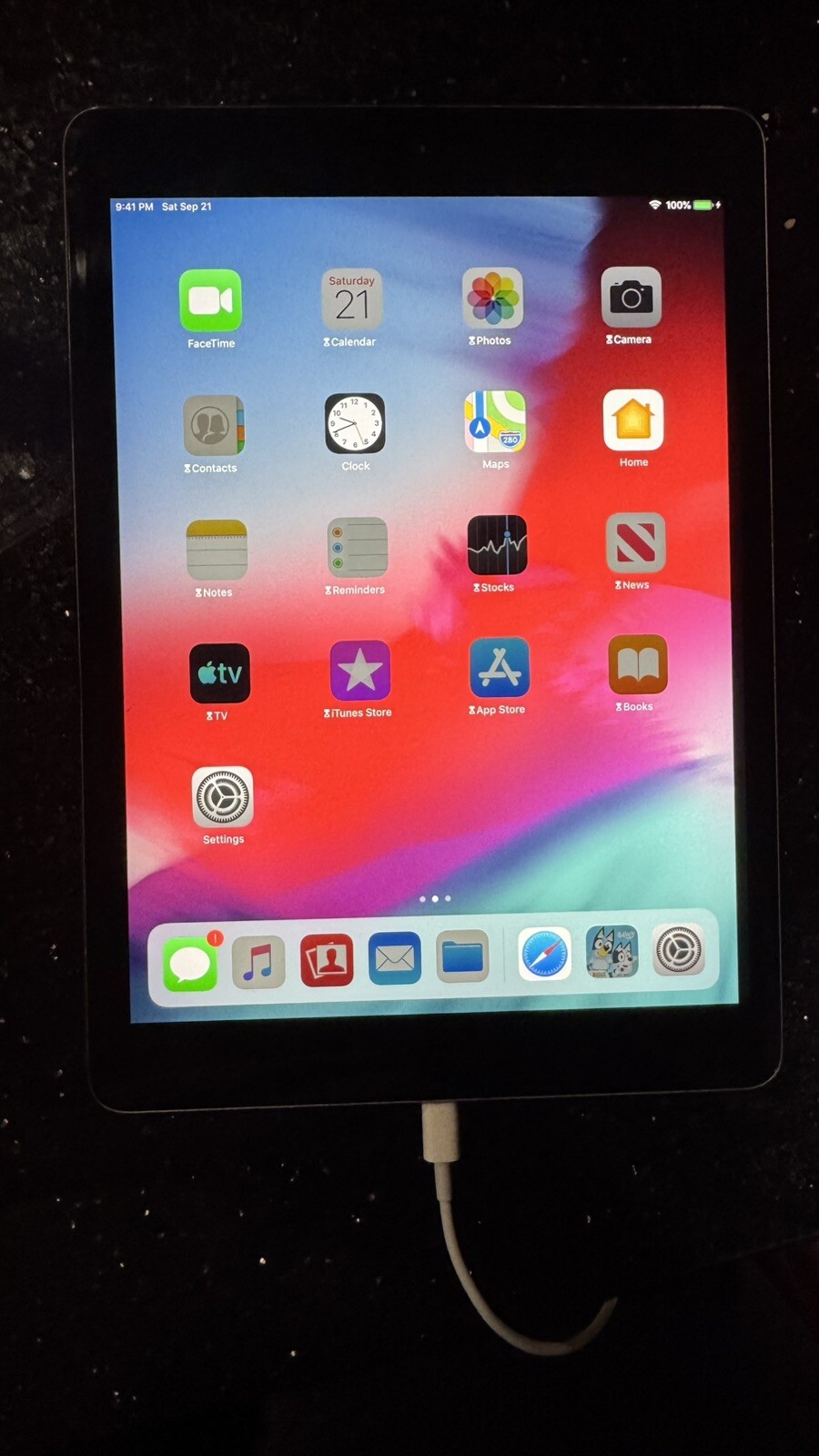 Apple iPad Air 1st Gen. A1474 9.7" Space Gray 32GB WiFi MD786LL/A