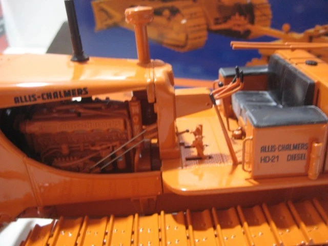 Allis Chalmers HD-21 Crawler w/ Offset Disk Harrow  1:25 scale  from First Gear - Image 4 of 4