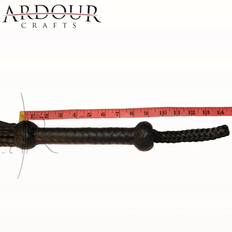 Flogger de cuero de vaca | Látigo de cola Cat-O-Nine con 9 caídas trenzadas Foto 3 de 4