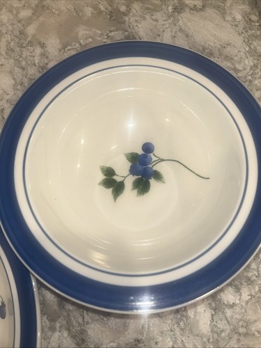 LL Bean Blueberry Stoneware Pasta & Veg Serving Bowls 12" & 9.25 “ Bowl XLNT - Picture 4 of 5