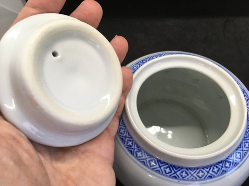 Vintage Chinese Jingdezhen Blue White Porcelain Rice Grain Pattern Teapot - Picture 7 of 10