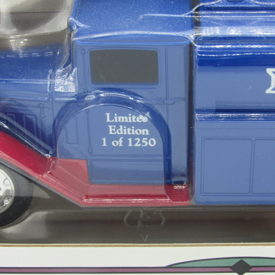 Ertl 1930 Diamond T Tanker Bank - Blue/Red - Ertl Replicas - Limited Edition NEW - Image 4 of 4