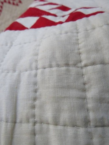 GORGEOUS VINTAGE AMISH MADE CHRISTMAS RED & WHITE HAND STITCHED QUILT - Picture 3 of 5