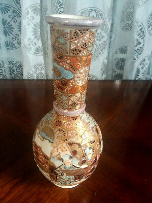 Vintage japanese porcelain vase intrictely hand painted