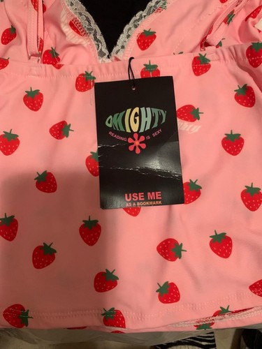 Omighty O-mighty strawberry fields with lace trimming and white bow cami top - Picture 5 of 8