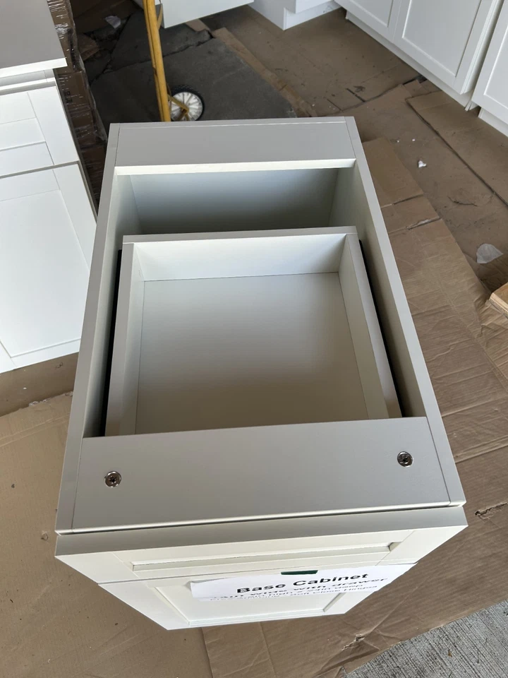 Armarios de cocina RTA Shaker blanco | cierre suave | todos los tamaños | En stock ahora Foto 2 de 4