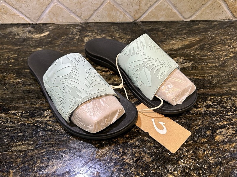 NWT OLUKAI Women Punua Olu Swell Lau Teal Tropical Comfort Slide Sandal Beach 11