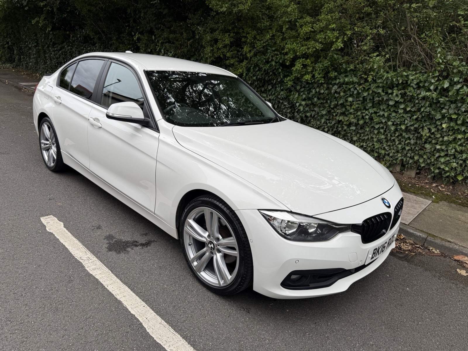 2016 BMW 3 Series, photograph 3