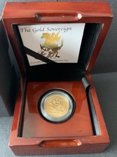 1974 Gold Sovereign coin  in a Luxury Wooden Case