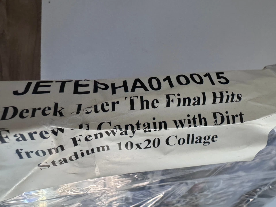 Memorabilia deportiva Steiner enmarcada de Derek Jeter - The Final Hits Farewell Captain Foto 3 de 4