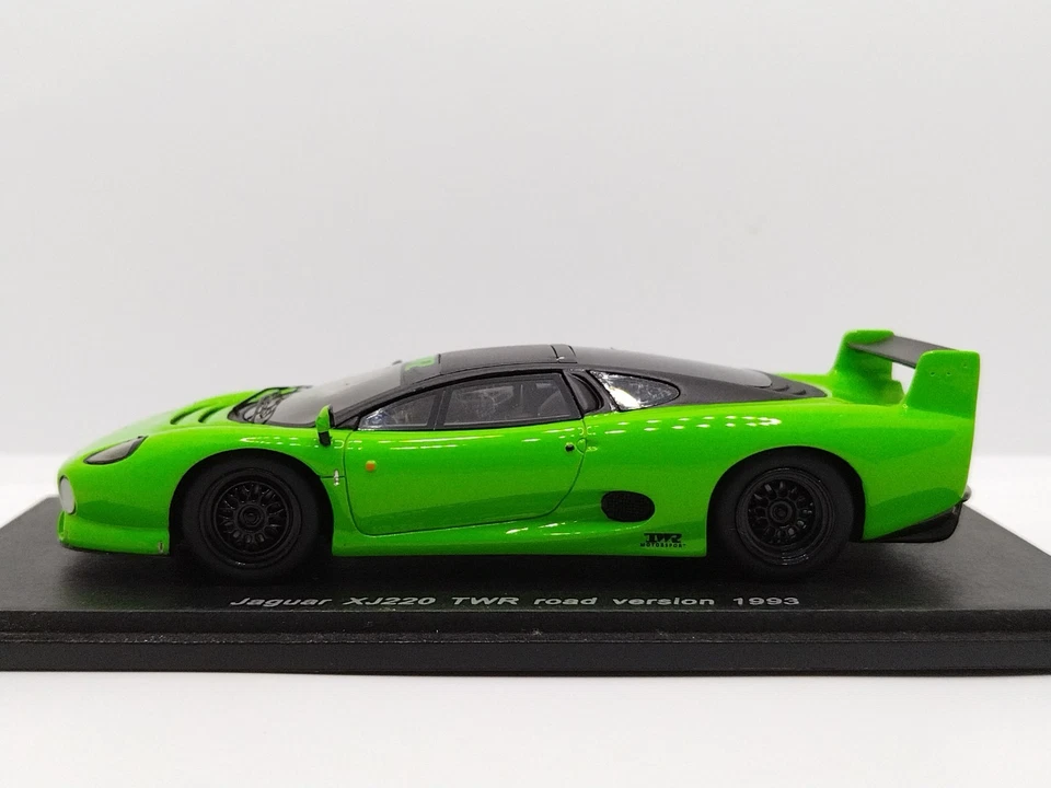 Spark 1/43 Jaguar XJ220 TWR Road Version 1993. Extremely Rare! - Image 3 of 4