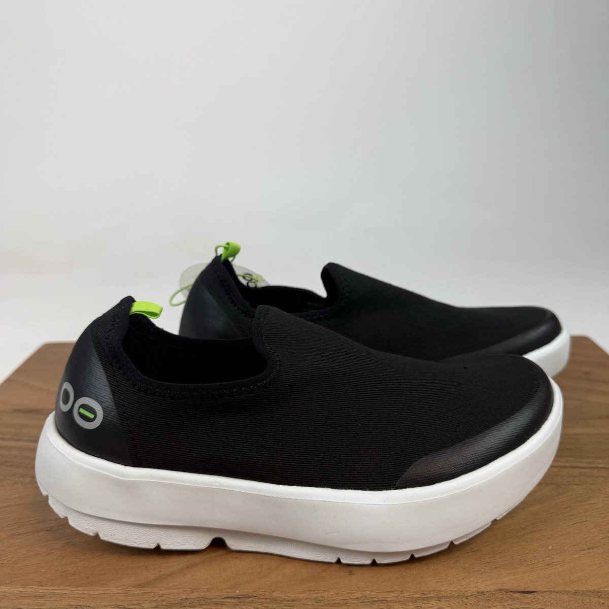 New NIB Womens Oofos Oomg Eezee Black Athletic Low Recovery Pull