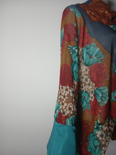 Top Kimono Boho Hecho a Mano - Talla Única, Sari de Seda Reciclado, Estilo Bohemio - Imagen 14 de 15