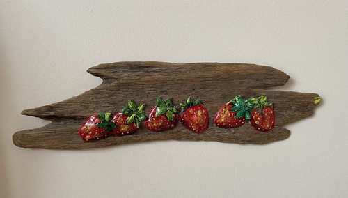 Vintage 3-D Strawberries Acrylic On Driftwood Painting Folk Art Detail Hanging - Picture 4 of 8