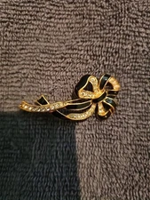 Beautiful Vintage Black Bow  And Gold Tone Brooch Pin
