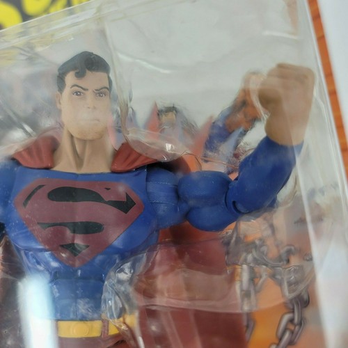 NOS 2006 DC SuperHeroes S3 Select Sculpt Superman Action Figure with Comic Book - Picture 11 of 12