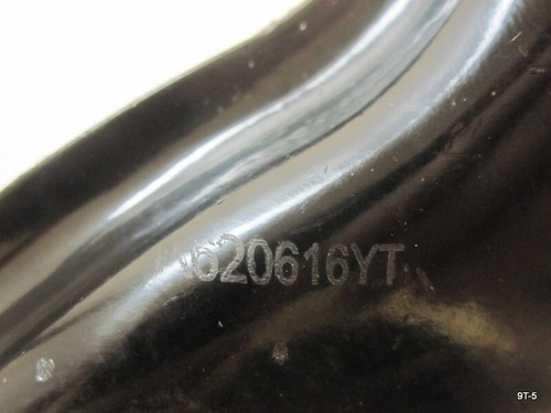 One Pair Front Upper Left & Right Control Arms X620616 X620617 - Picture 3 of 4