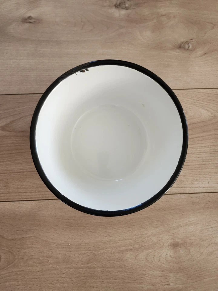 Vintage Farmhouse White Enamelware Wash Bowl Basin Black Trim Rustic 8" - Image 3 of 4