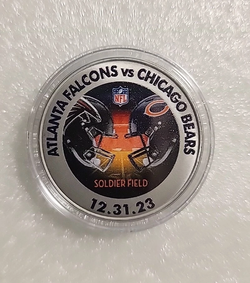 MONEDA DEL DÍA DEL JUEGO CASCOS DE DUELO DE LOS Chicago Bears Atanta Falcons 2023 31/12/23 Foto 2 de 4