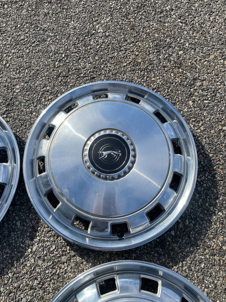 Tapacubos de 15 pulgadas Mercury Cougar 1977 a 1979 de fábrica cubiertas de rueda Foto 4 de 4