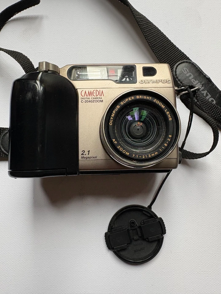 Olympus Digital Camera Camedia C-2040 Zoom 2.1MP Silver UNTested - Image 2 of 4