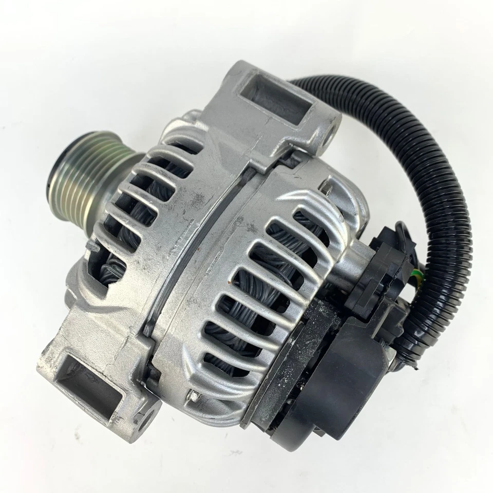 Bosch Alternator 0124615057 Fits Mercedes-Benz John Deere New Holland Massey - Image 2 of 4