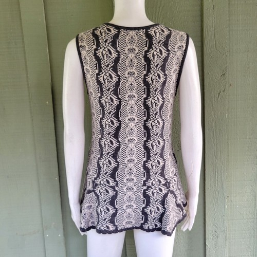 Camiseta sin mangas CAbi gris blanco tejido peplum mediana M - Imagen 3 de 4