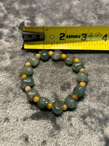 Vintage Jadeite/Jade Stretch Hand Carved Bracelet - Picture 4 of 4