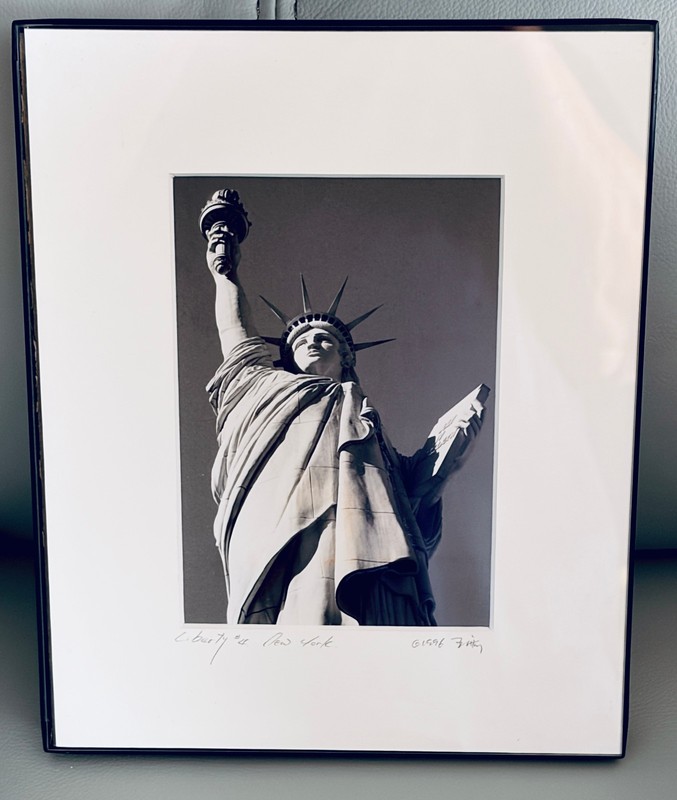 STATUE OF LIBERTY 5"x7" Black & White Matted Photo in Glass White 8x10 Frame