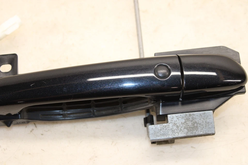 Manija de puerta exterior derecha Mazda MX-5 Miata 2016-2025 (41 W) OEM MV22 Foto 3 de 4