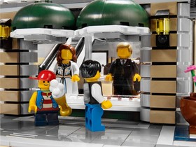 Brand NEW Sealed LEGO 10211 Grand Emporium
