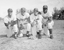 Jackie Robinson With Dodgers Teammates 1950 Old Baseball Photo