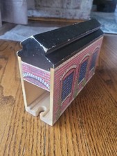 Thomas  Friends Wooden Railway Train SPECIAL ENGINE SHED Vintage 90's GUC