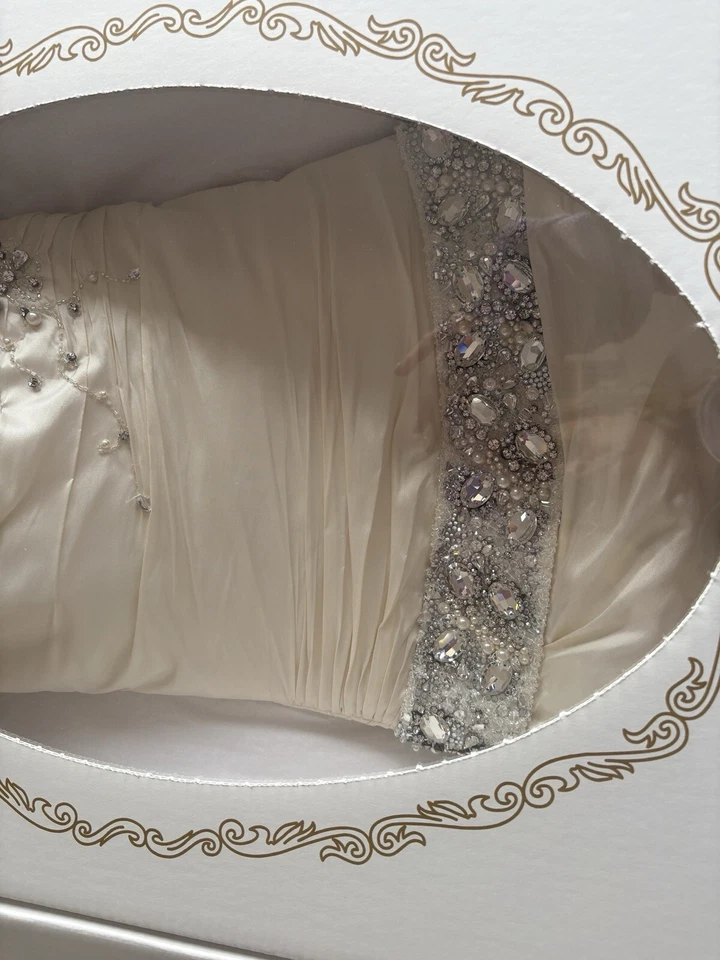 Mariana Hardwick Wedding Dress, Size 8 With Swarovski Crystals - Image 2 of 4