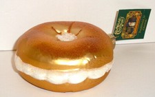 2015 - BAGEL WITH CREAM CHEESE - OLD WORLD CHRISTMAS GLASS ORNAMENT - NEW W/TAG