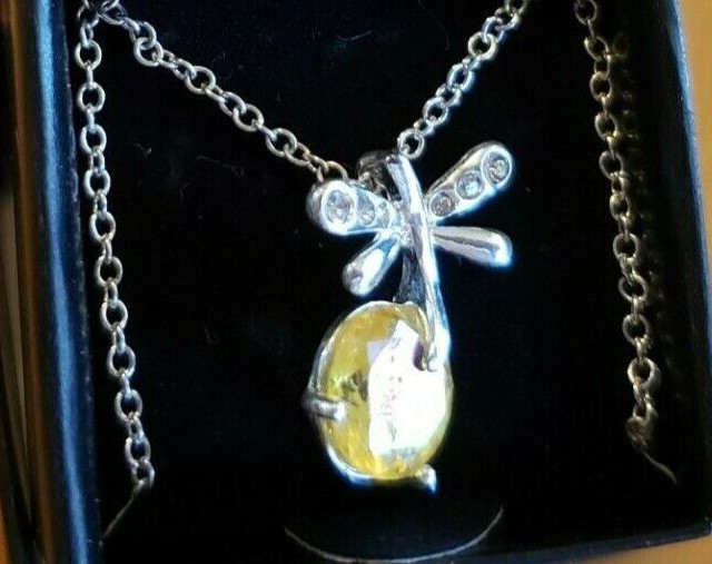 NEW BOXED 2012 AVON DRAGONFLY DANCE CLEAR/YELLOW CRYSTAL SILVERTONE NECKLACE-16"