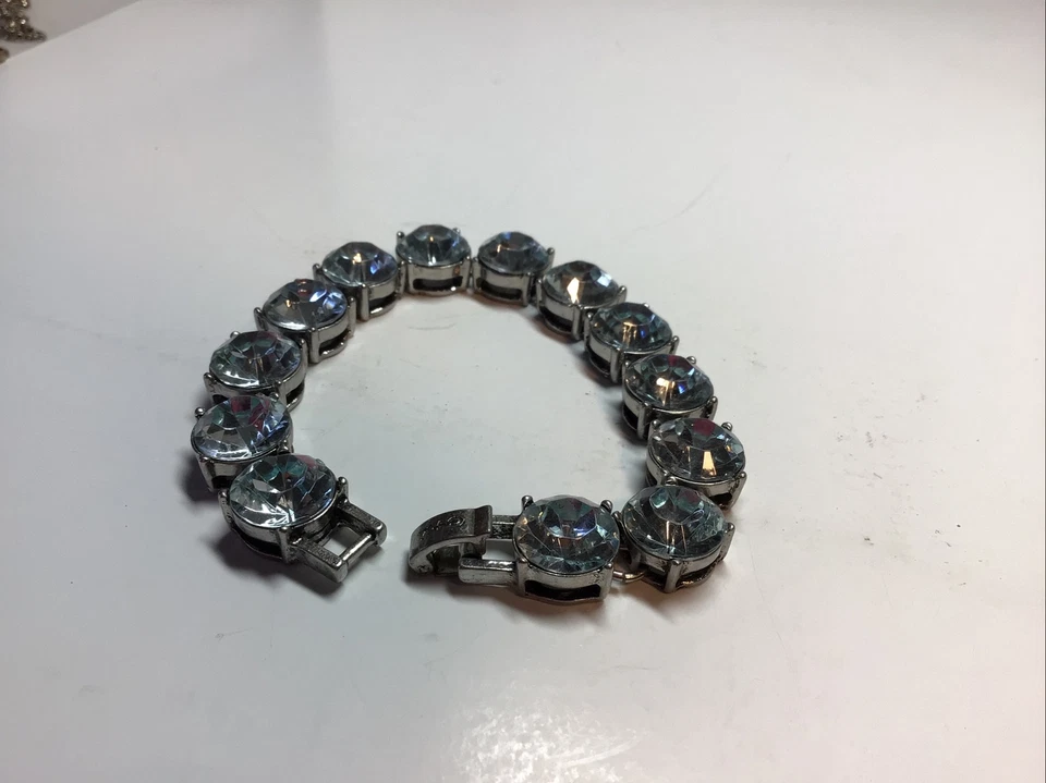 Pulsera de cristal Chole e Isabel, Glam color azul claro. NUEVO SIN ETIQUETAS. 7 pulgadas de largo. Foto 3 de 4