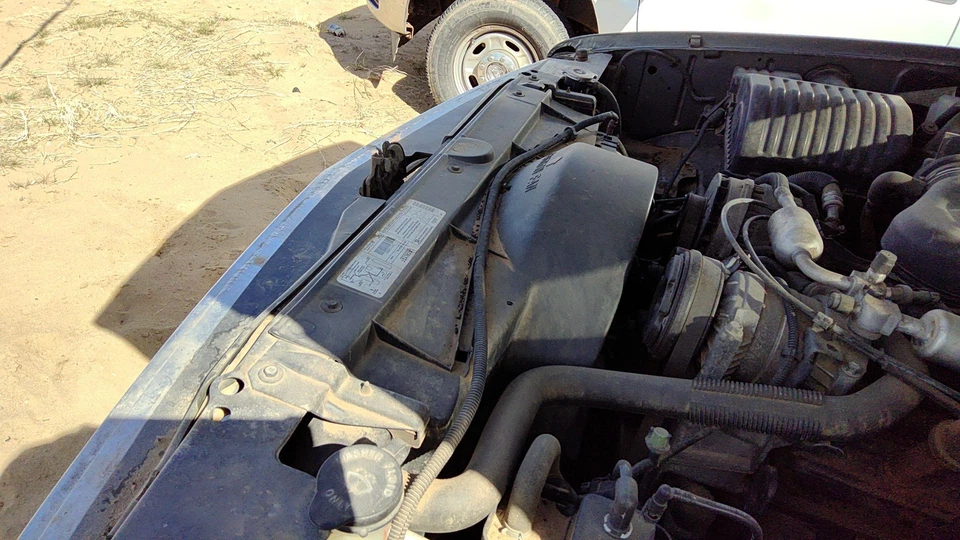 Cubierta del ventilador de refrigeración del radiador Chevy Suburban 1995-1999 OEM carcasa de plástico 5,7 l Foto 4 de 4