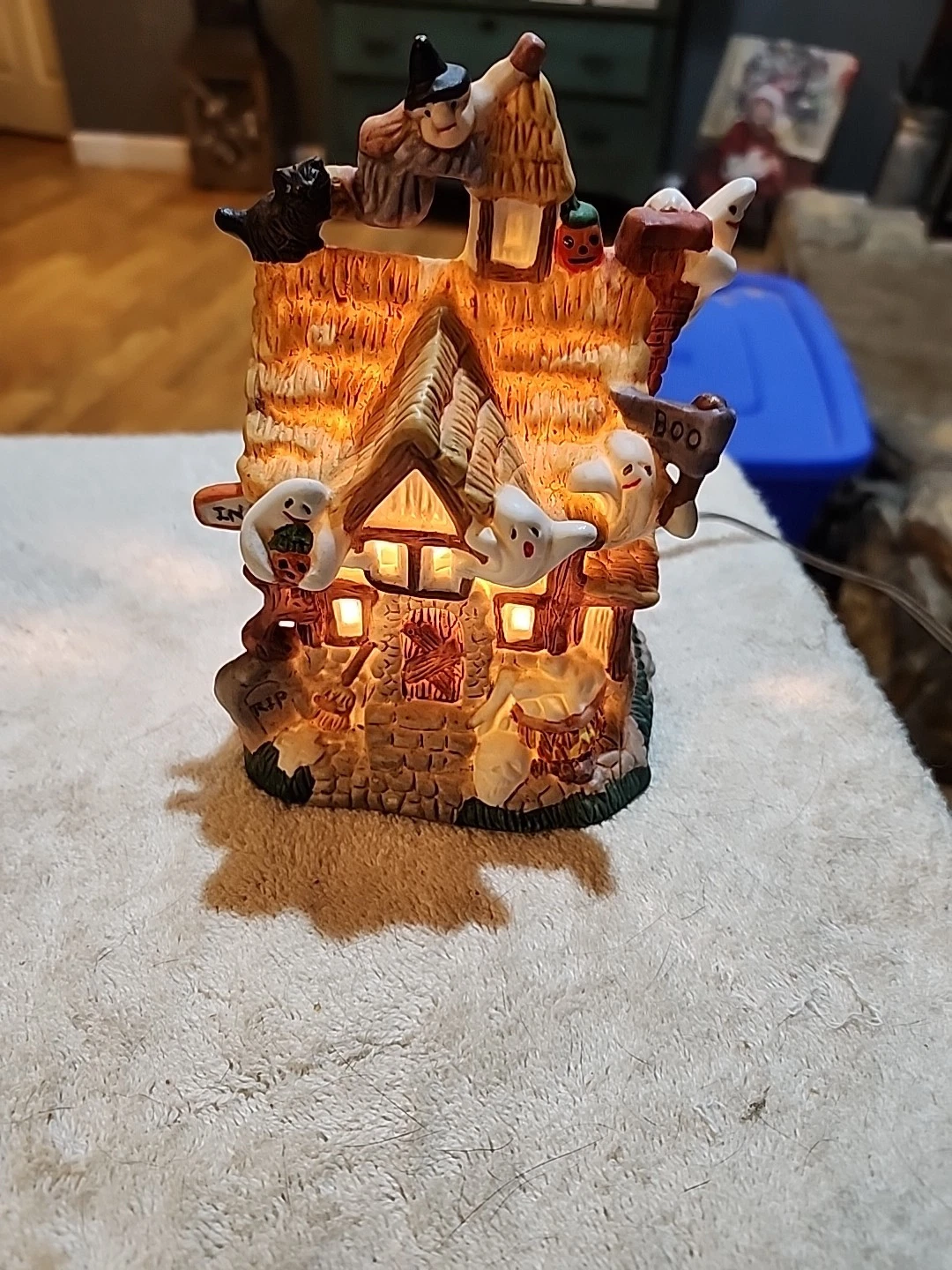 Spooky Hollow Halloween House Lighted Porcelain Village "Haunted Inn" Ghosts