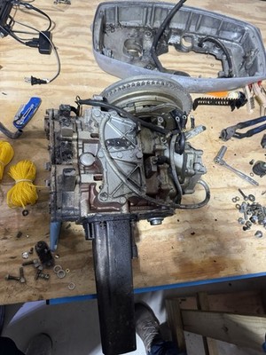 1979 Evinrude 35 HP Outboard Powerhead Engine Core   NO CarbUnknown Compression