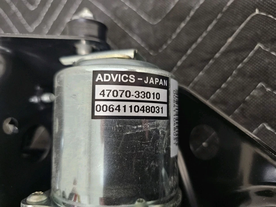 Lexus ES300h 2013-18 refuerzo de freno ABS genuino Foto 3 de 4